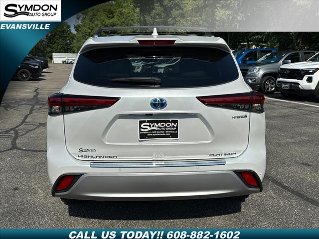 2022 Toyota Highlander Hybrid Platinum photo 3