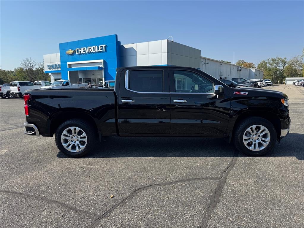 2023 Chevrolet Silverado 1500 LTZ photo 2