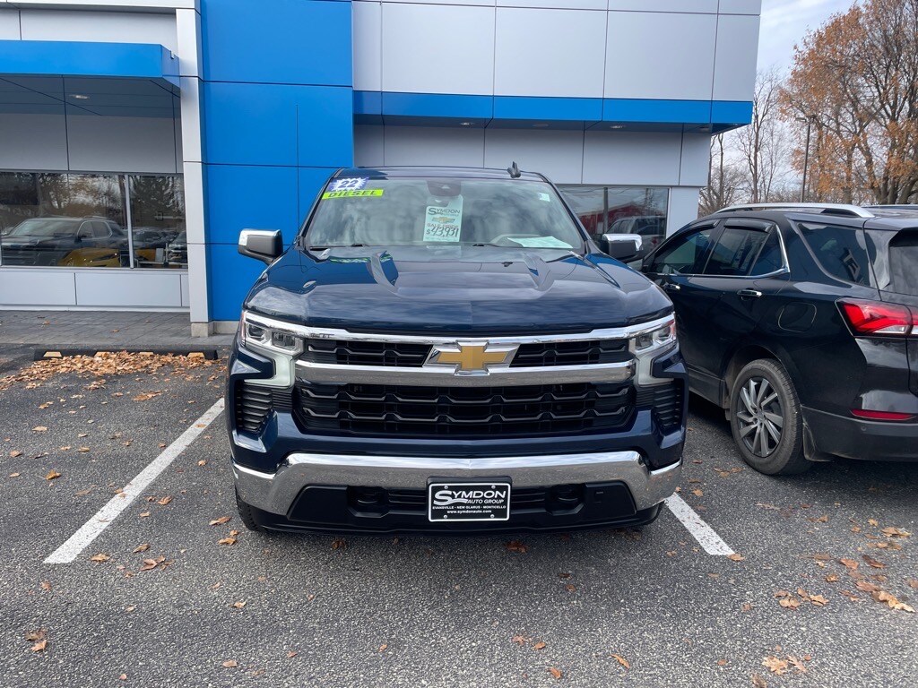 2022 Chevrolet Silverado 1500 LT photo 2