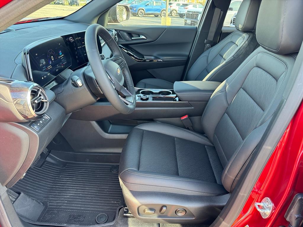 2026 Chevrolet Equinox photo 2