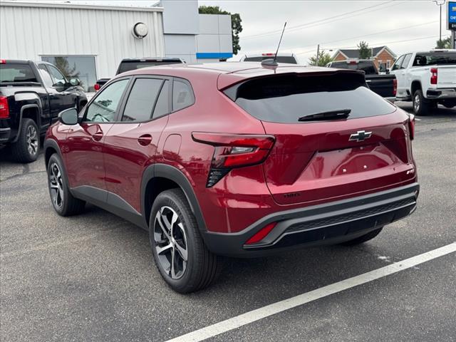 2025 Chevrolet Trax photo 2