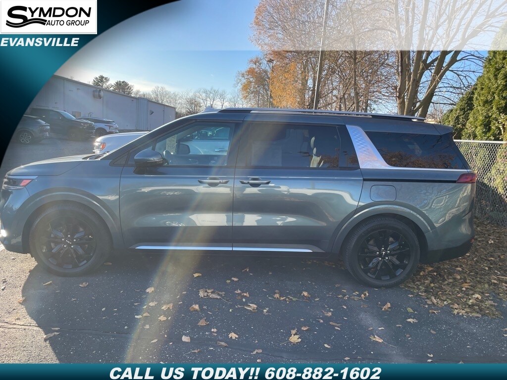 2022 Kia Carnival SX photo 3