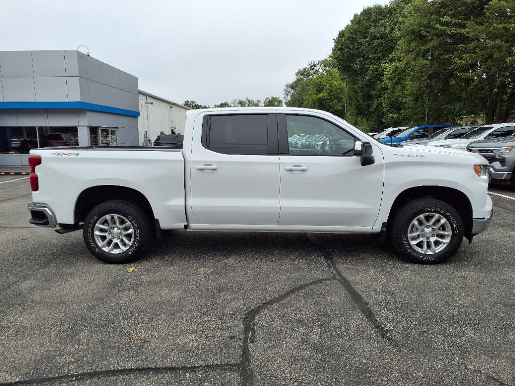 2024 Chevrolet Silverado 1500 LT photo 2