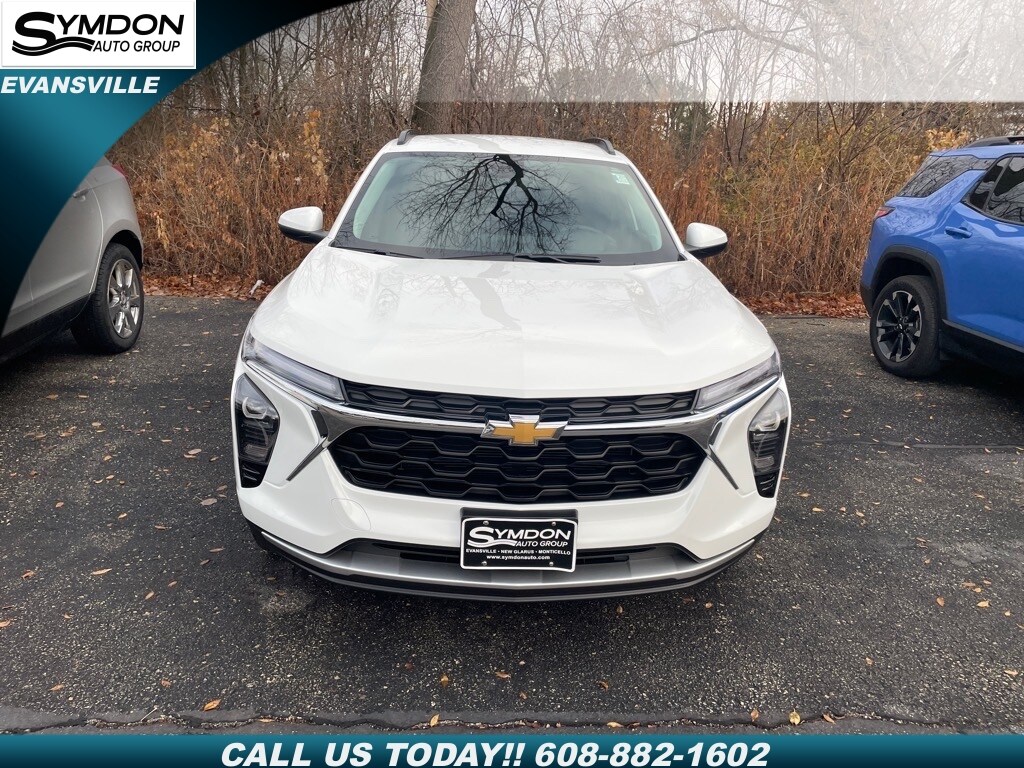 2024 Chevrolet Trax LT photo 2