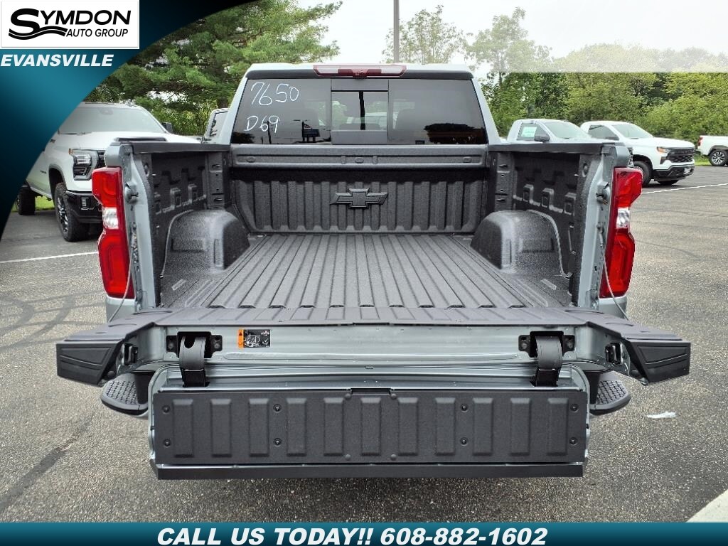 2026 Chevrolet Silverado 1500 High Country photo 3
