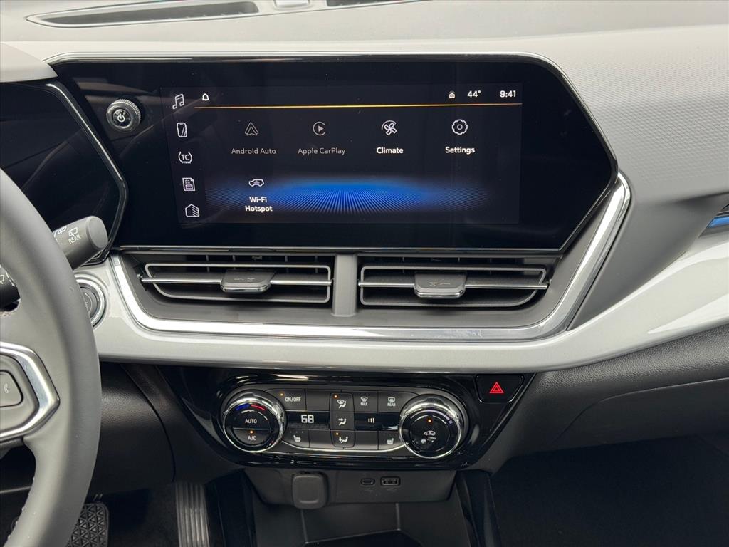 2026 Chevrolet Trax LT photo 4