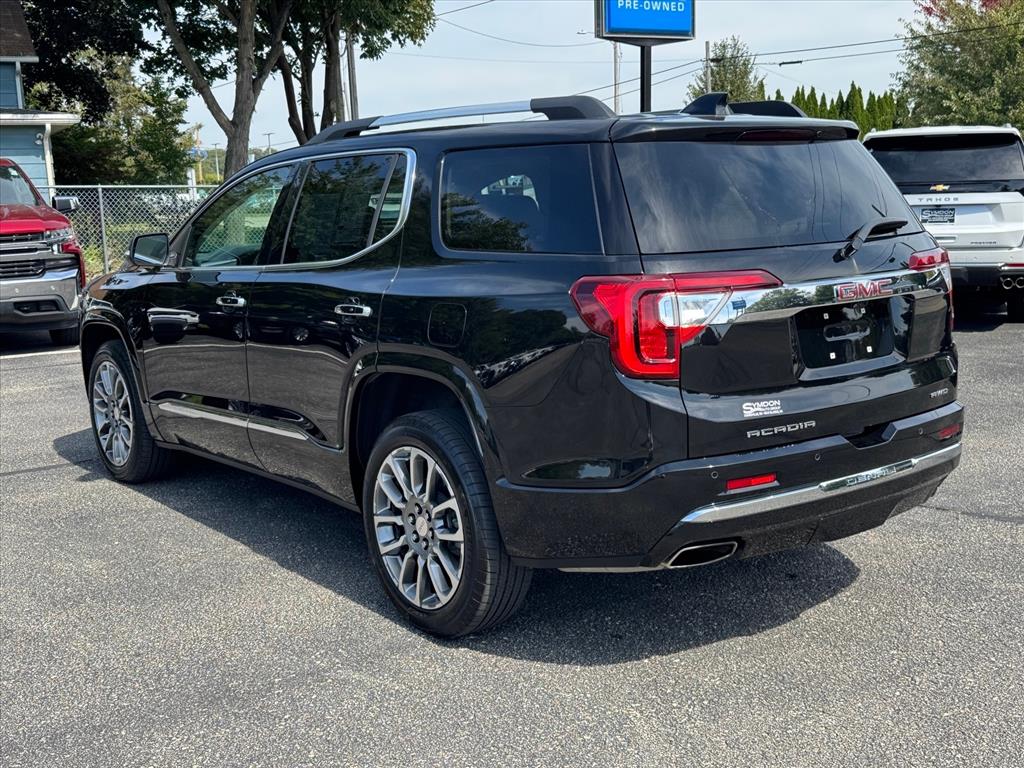 2023 Gmc Acadia Denali photo 2