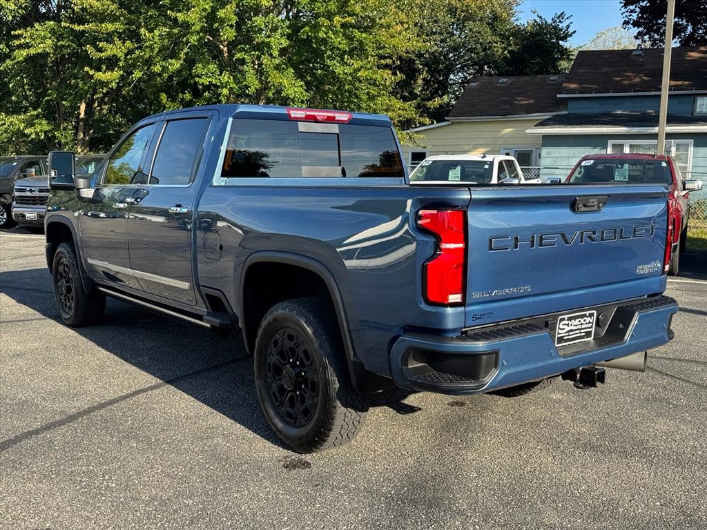 2025 Chevrolet Silverado 3500HD High Country photo 3