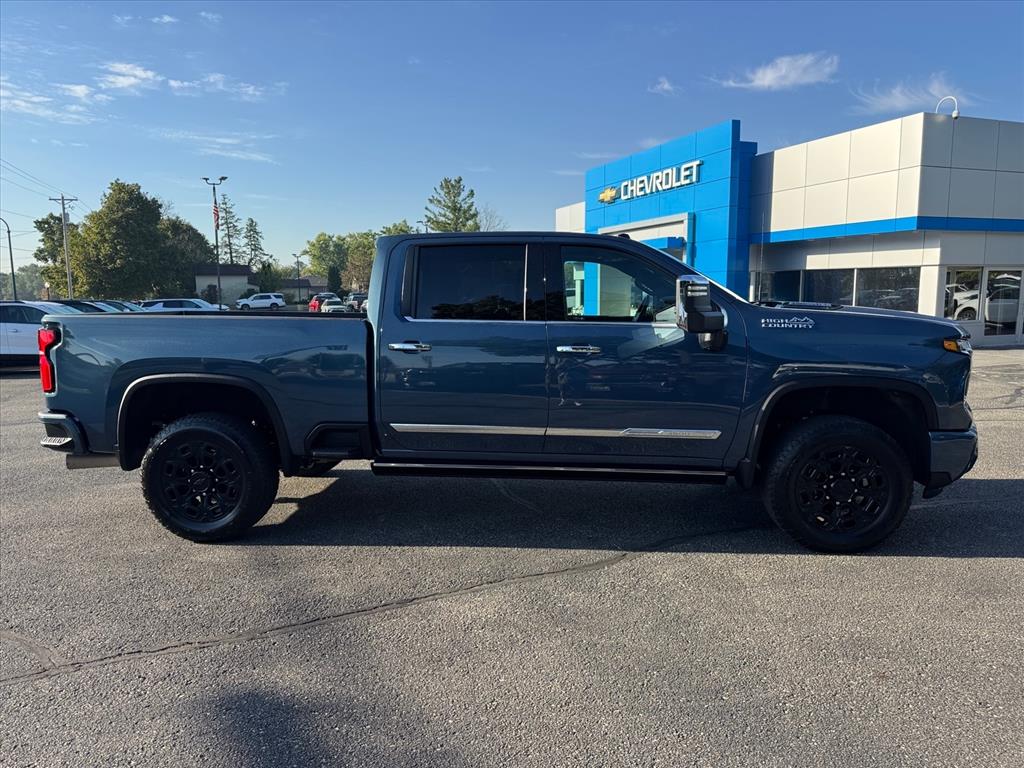 2025 Chevrolet Silverado 3500HD High Country photo 2