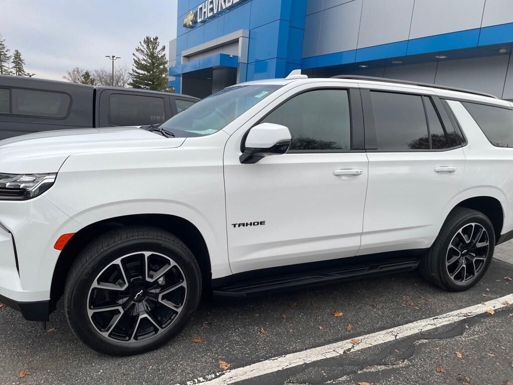 2024 Chevrolet Tahoe RST photo 2