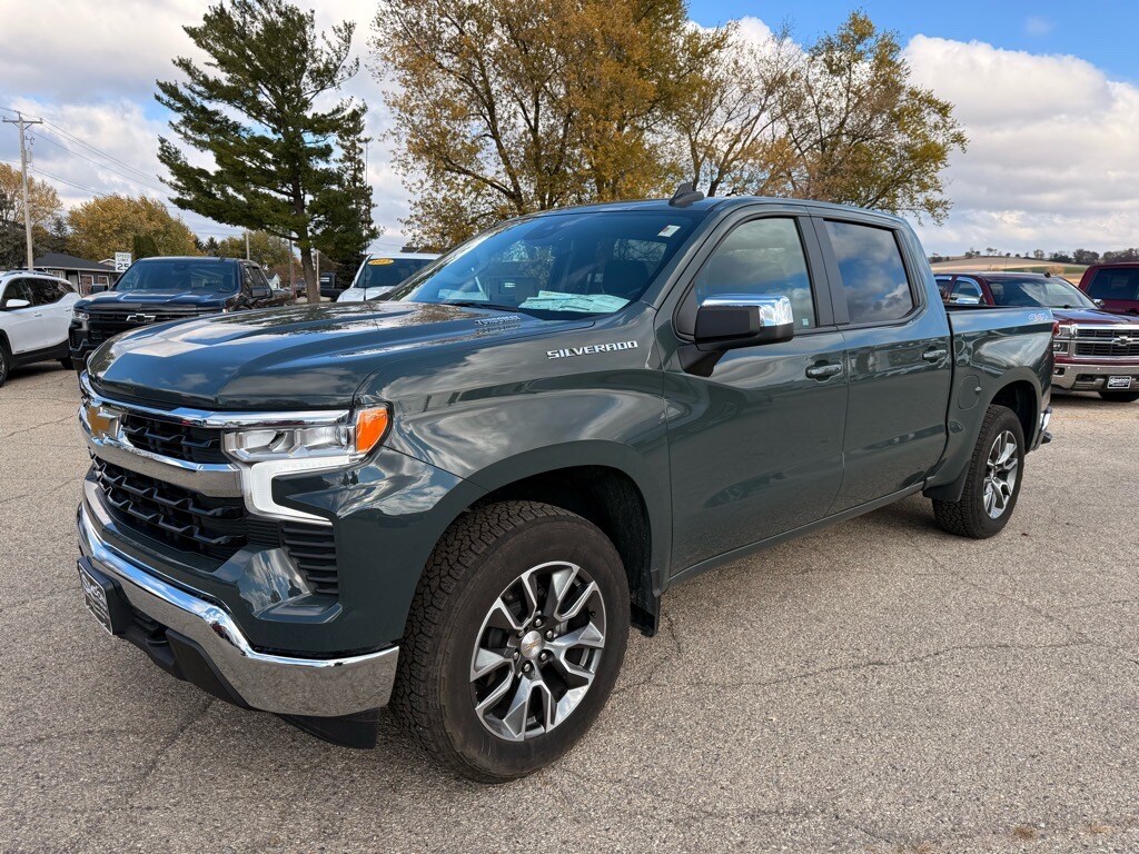 2025 Chevrolet Silverado 1500 LT photo 3