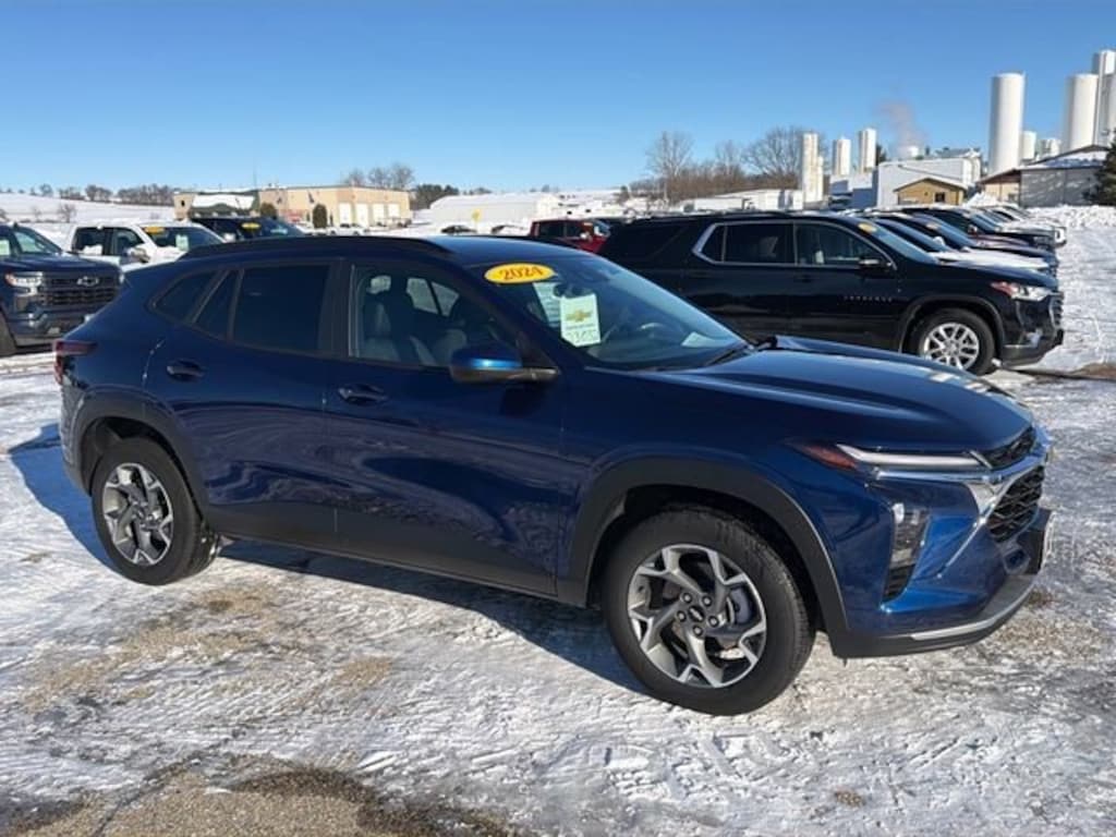 Used 2024 Chevrolet Trax LT SUV