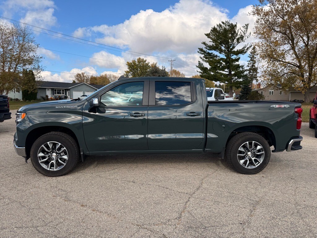 2025 Chevrolet Silverado 1500 LT photo 4