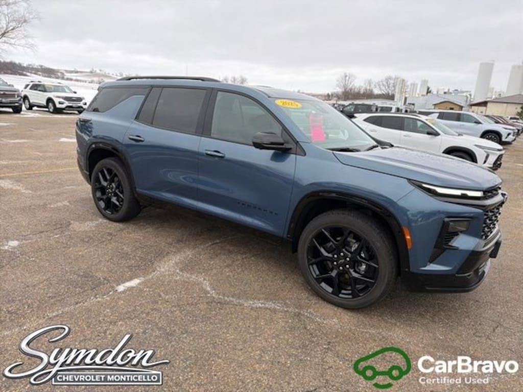 Used 2025 Chevrolet Traverse RS SUV