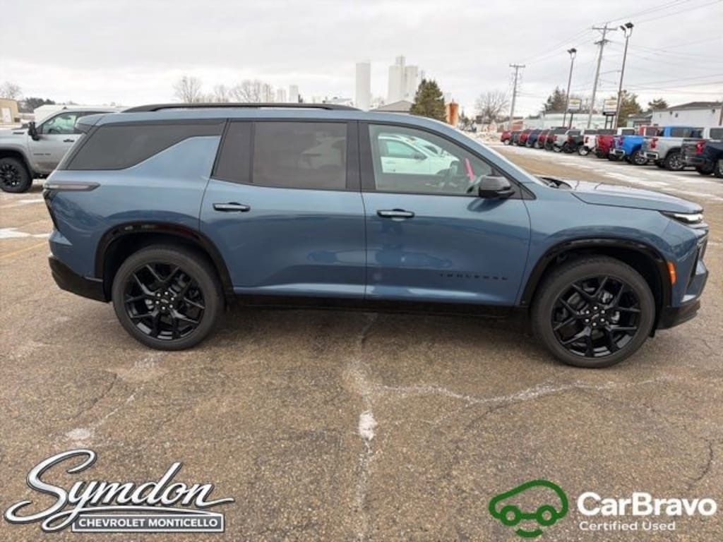 Used 2025 Chevrolet Traverse RS SUV
