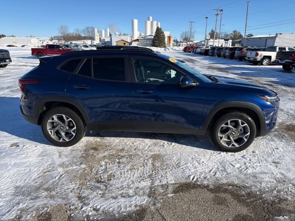 Used 2024 Chevrolet Trax LT SUV