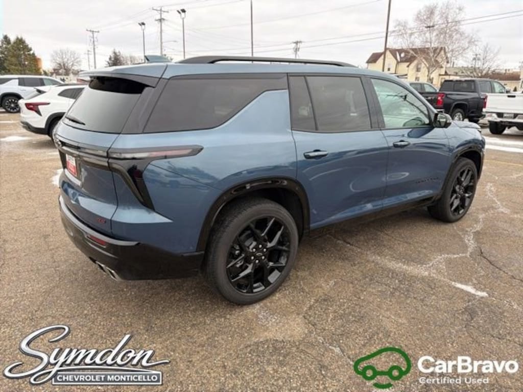 Used 2025 Chevrolet Traverse RS SUV