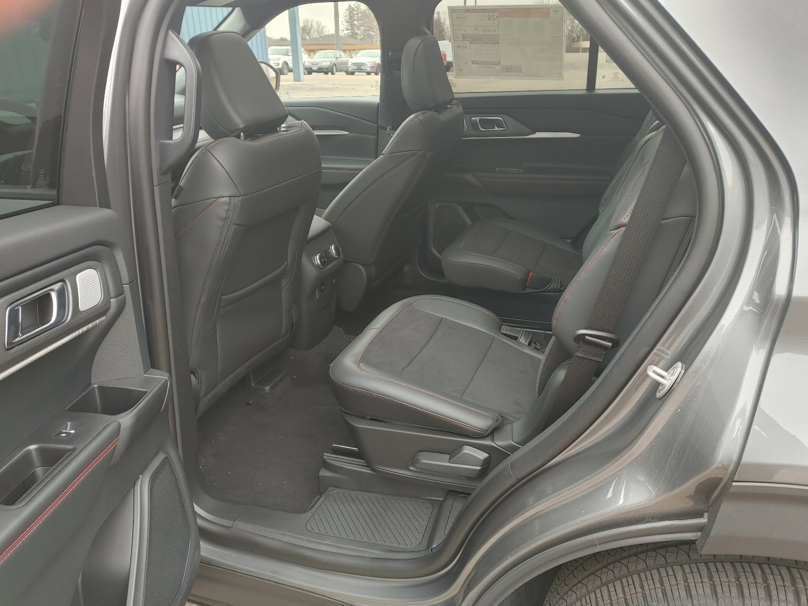 2026 Ford Explorer ST - Photo 10