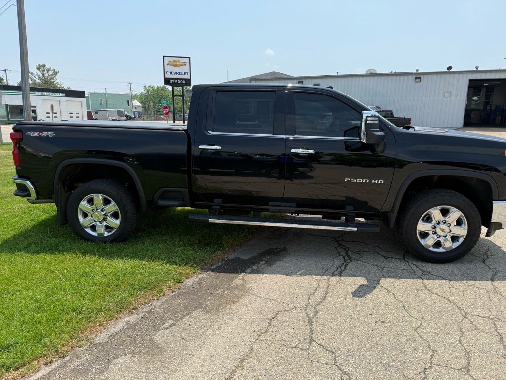 2022 Chevrolet Silverado 2500HD LTZ photo 2