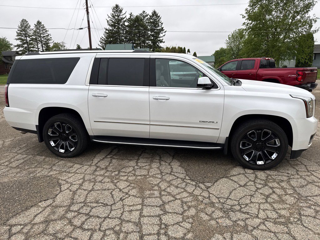 2019 Gmc Yukon XL Denali photo 2