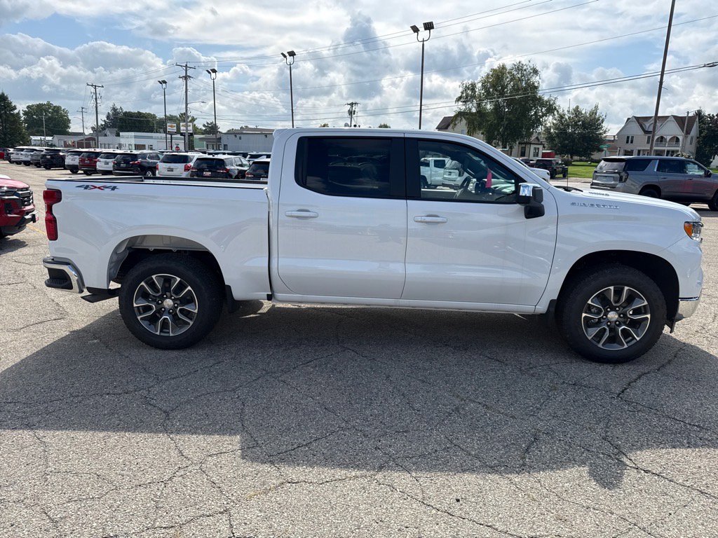 2025 Chevrolet Silverado 1500 LT photo 2
