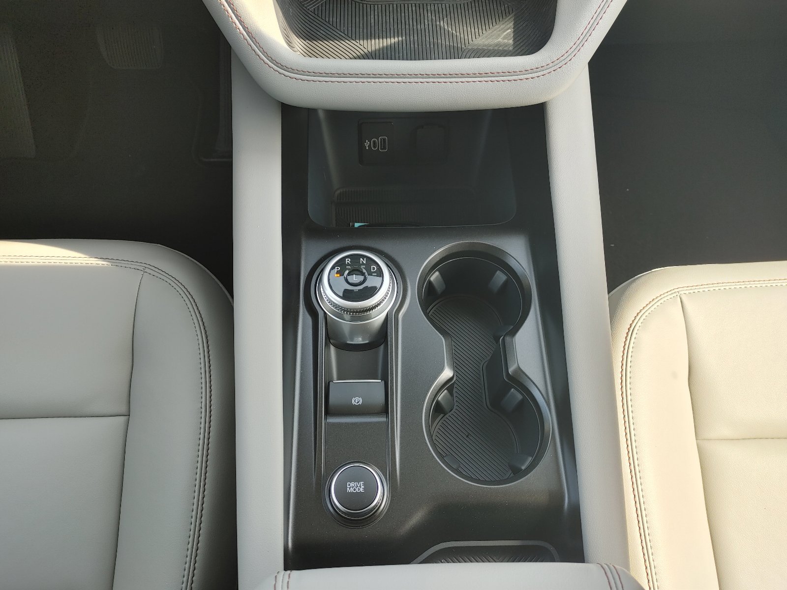 2026 Ford Explorer Active - Photo 15