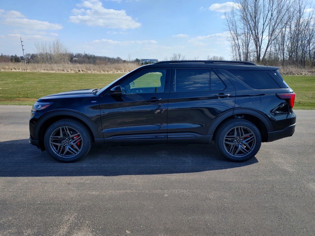 2025 Ford Explorer ST-Line photo 4