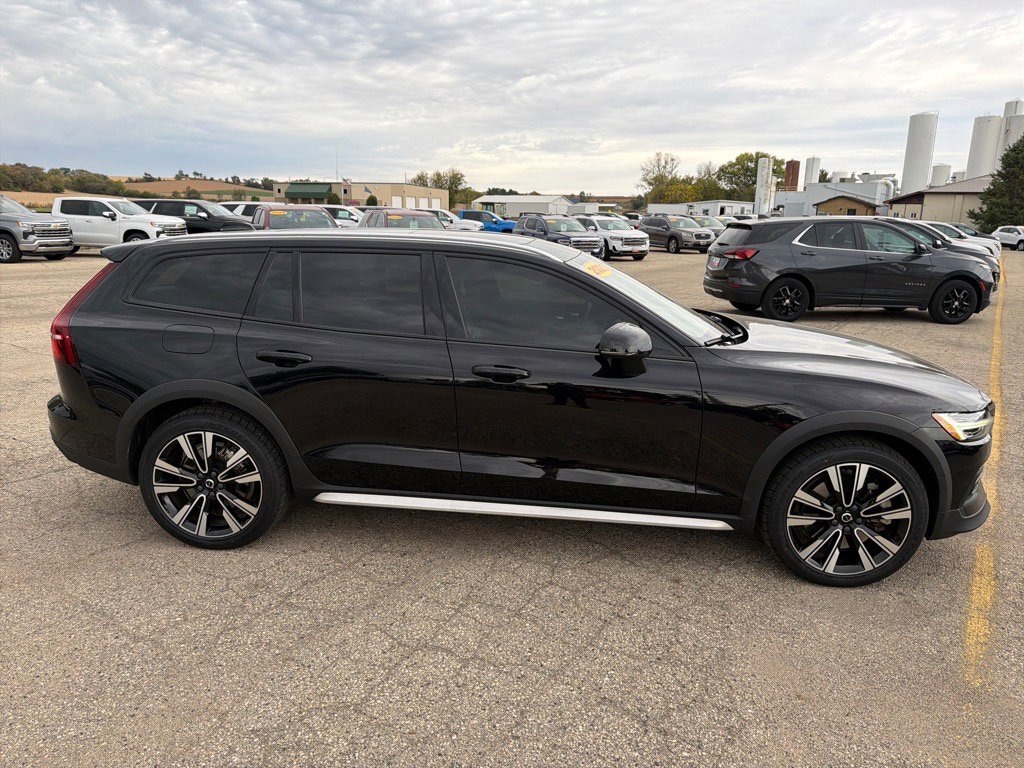 Used 2023 Volvo V60 Cross Country Ultimate B5 AWD Ultimate