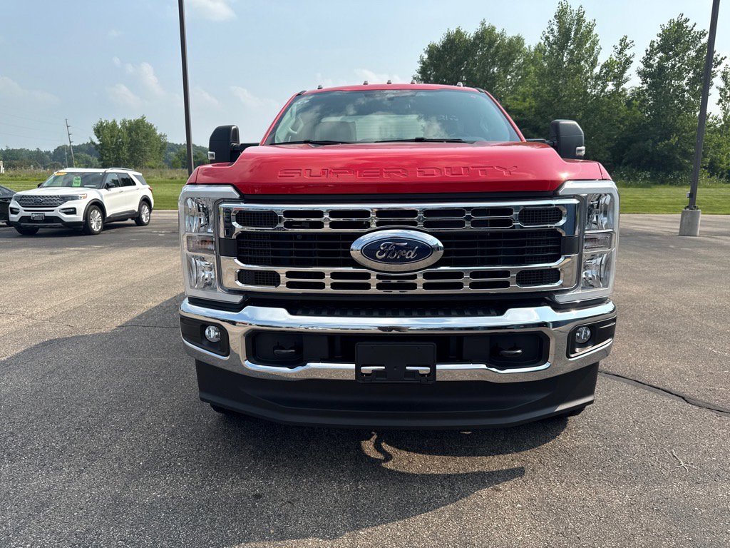 2025 Ford F-250 XLT photo 2