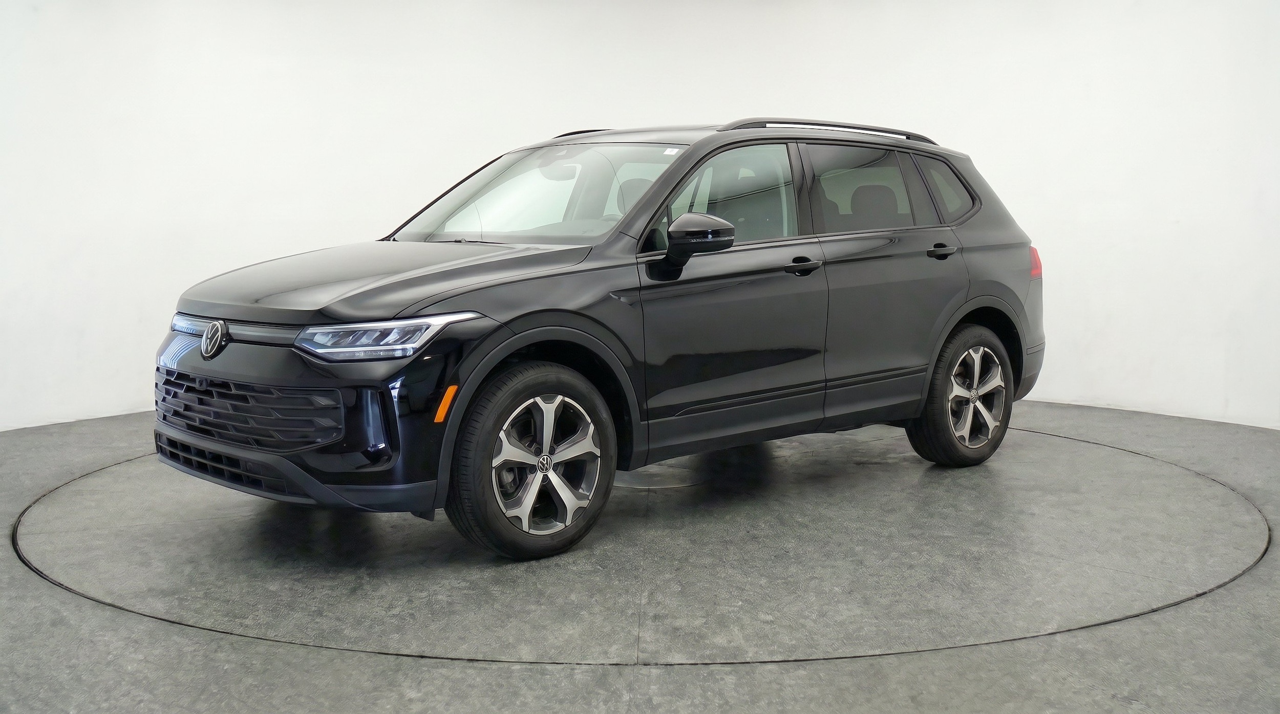 Thumbnail: 2026 Volkswagen Tiguan - 3