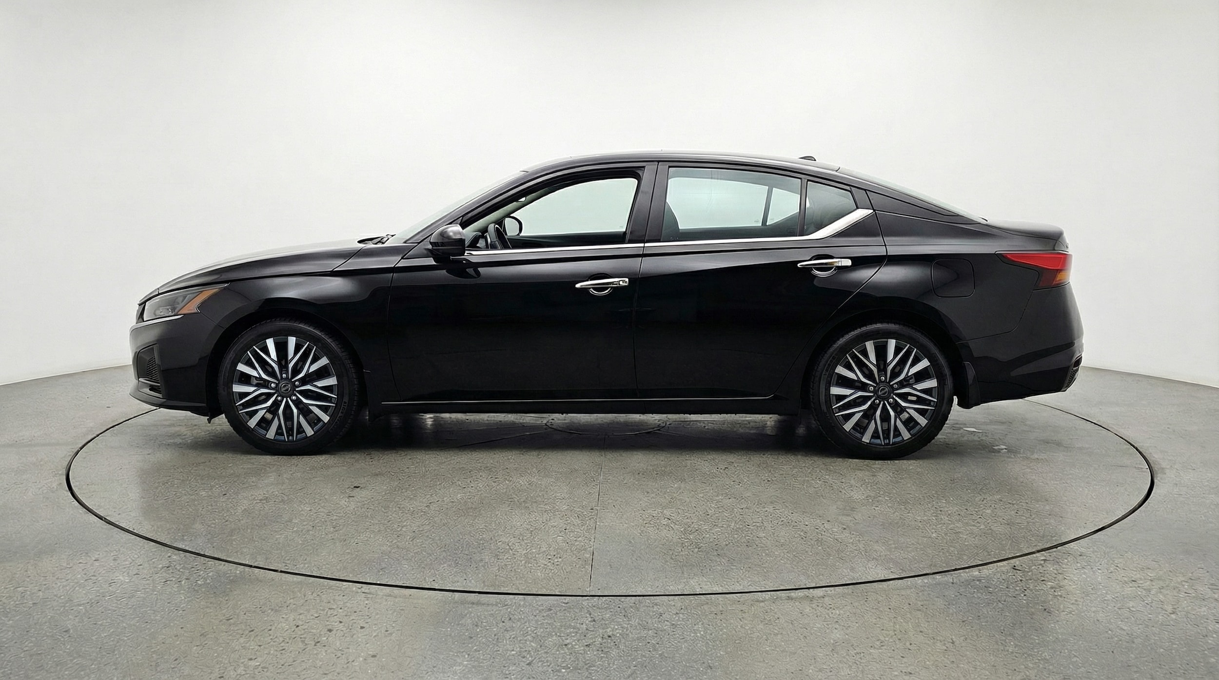 Thumbnail: 2025 Nissan Altima - 4