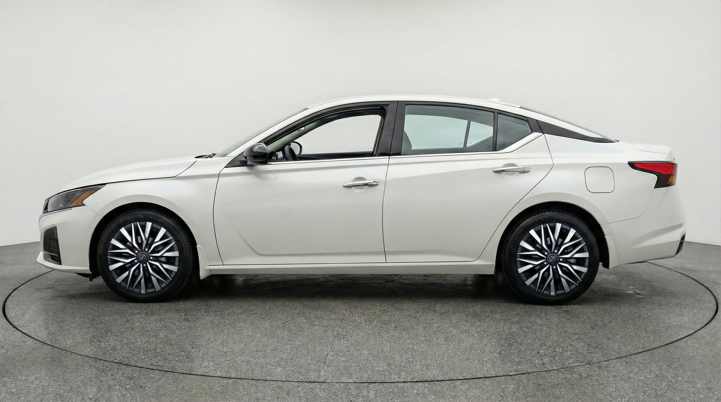 Thumbnail: 2025 Nissan Altima - 5