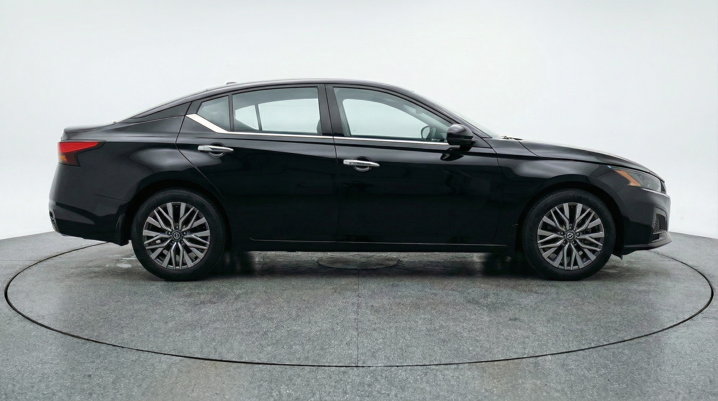 Thumbnail: 2025 Nissan Altima - 8