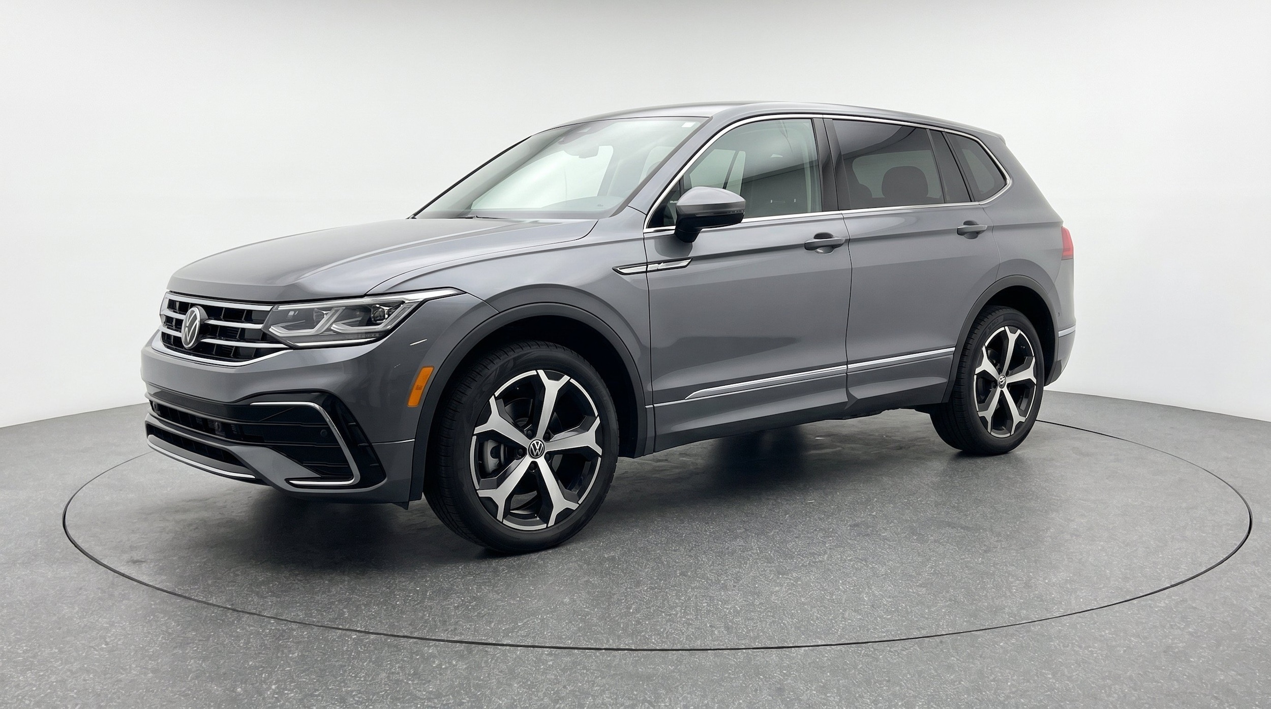 Thumbnail: 2026 Volkswagen Tiguan - 3