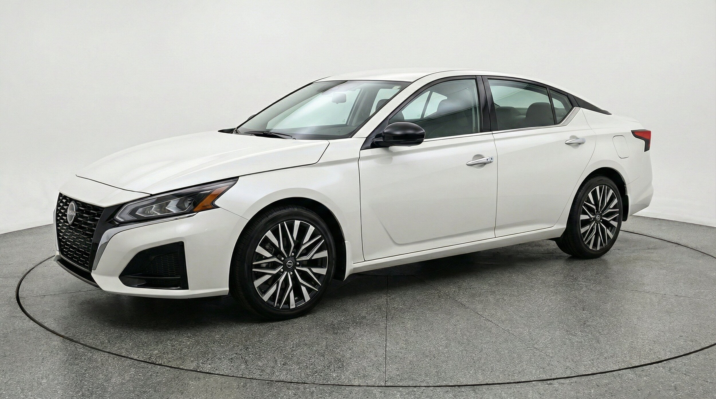 Thumbnail: 2025 Nissan Altima - 3
