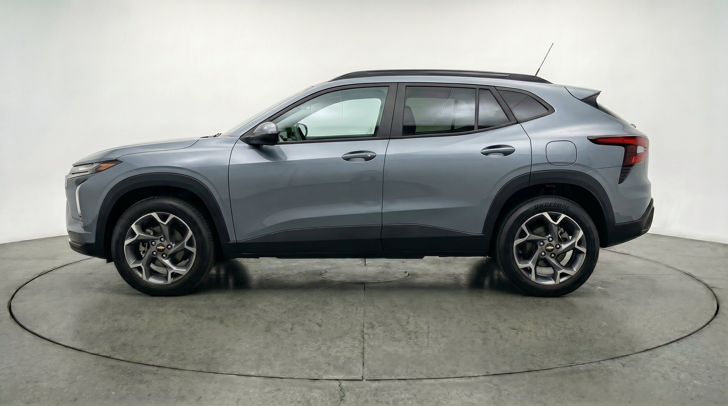 Thumbnail: 2025 Chevrolet Trax - 5