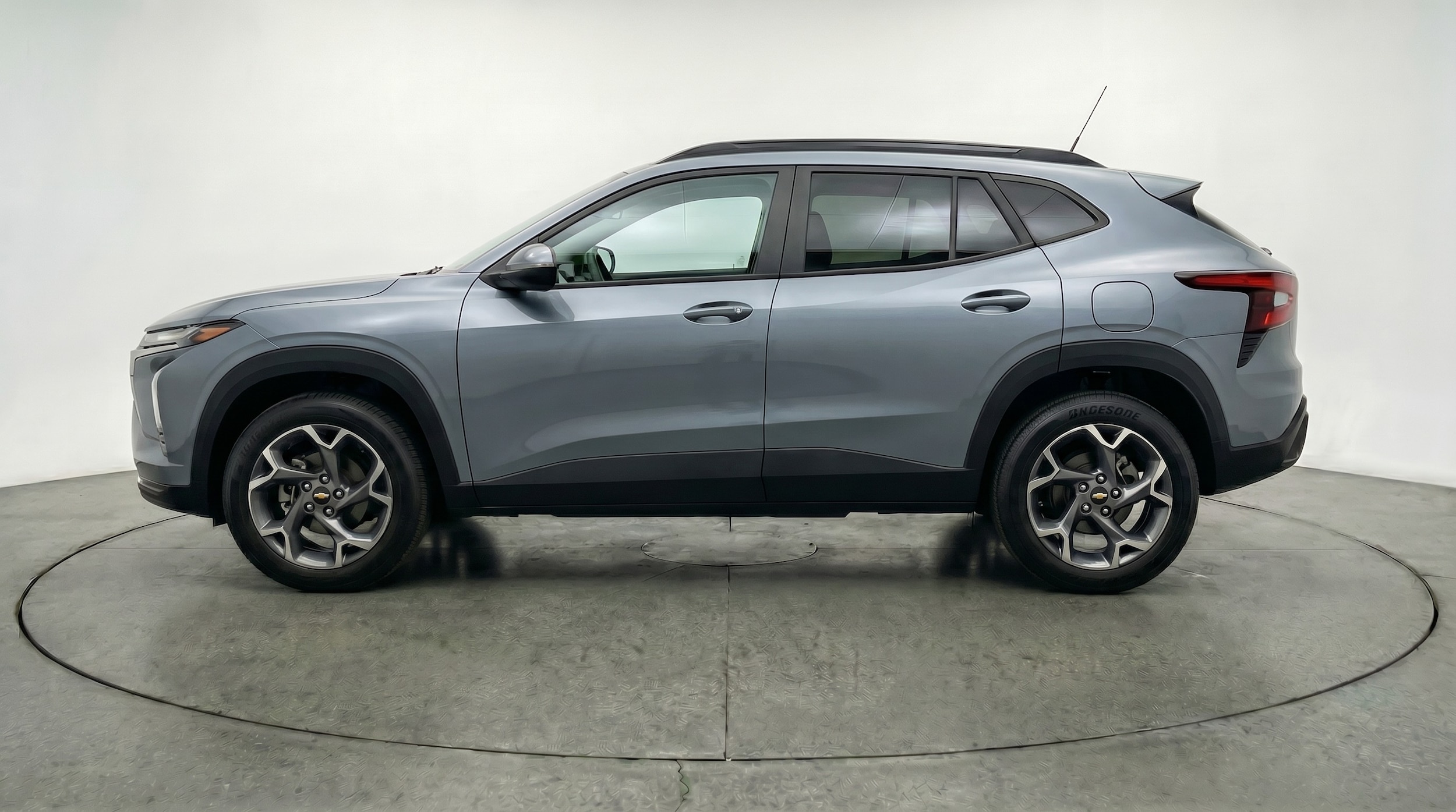 Thumbnail: 2025 Chevrolet Trax - 4