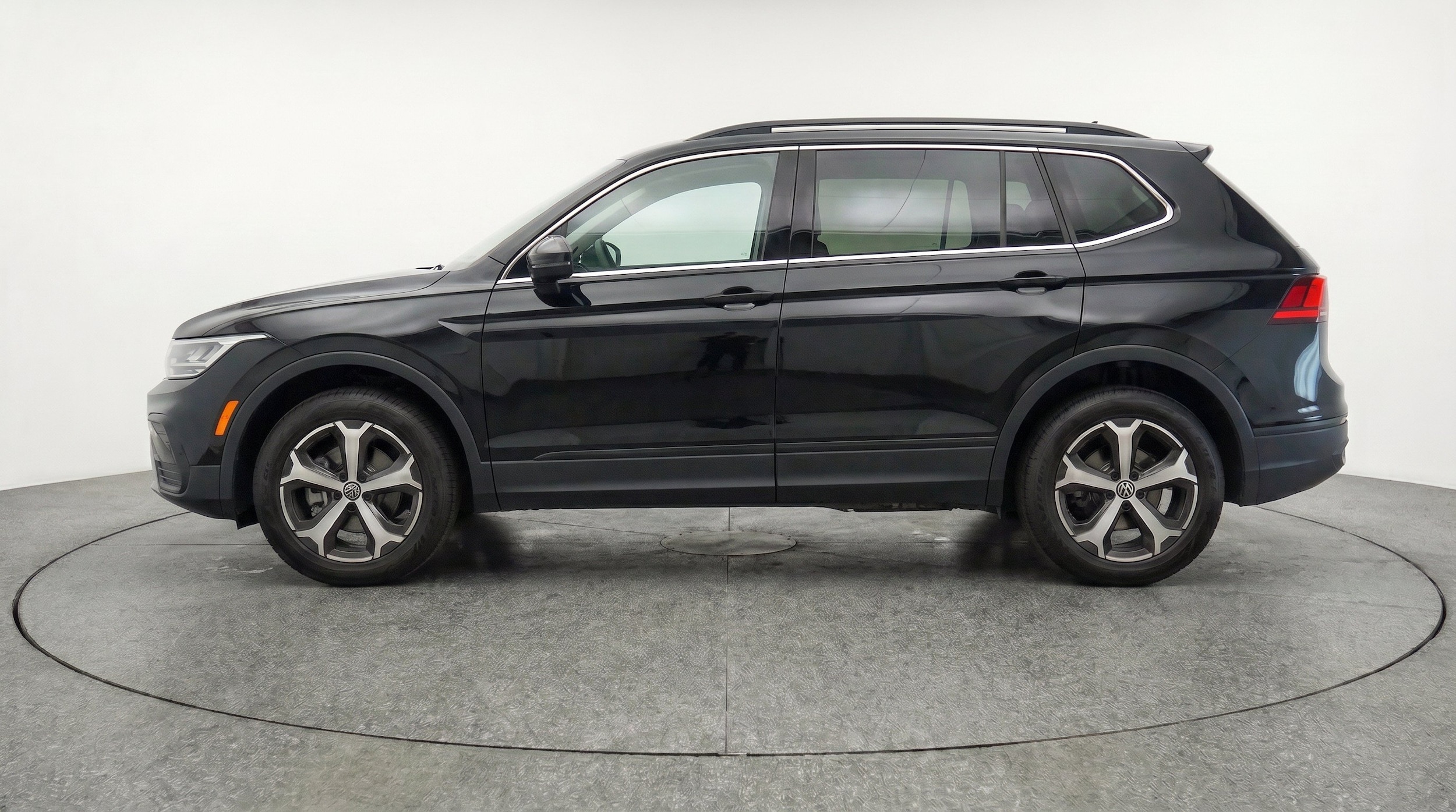 Thumbnail: 2026 Volkswagen Tiguan - 5