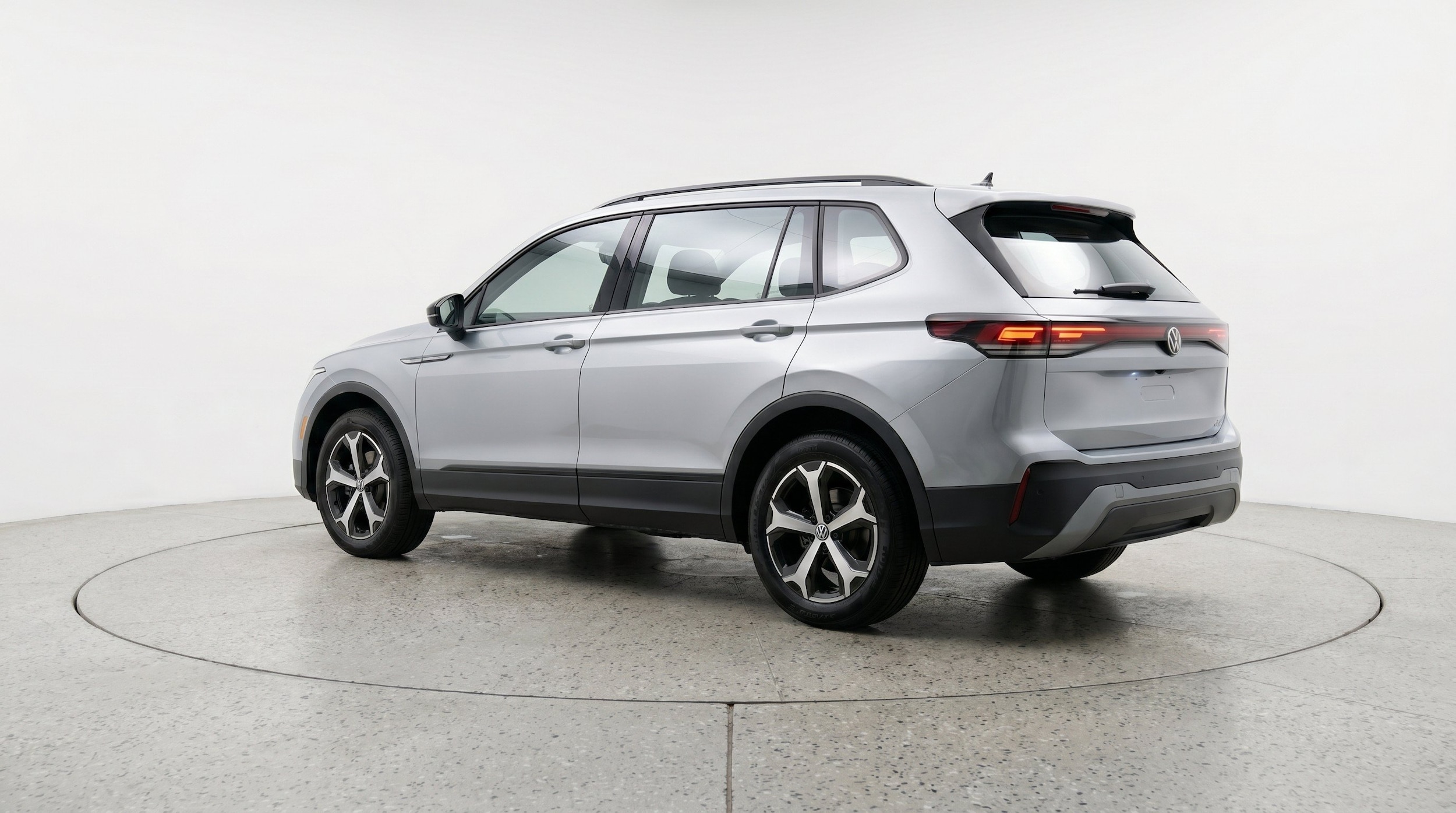 Thumbnail: 2026 Volkswagen Tiguan - 6