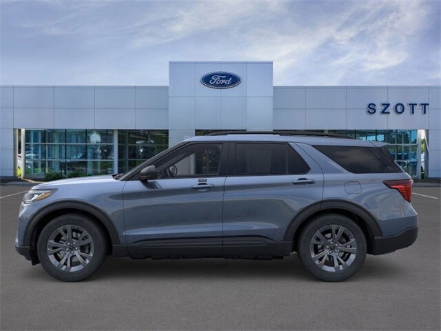 2026 Ford Explorer photo 2