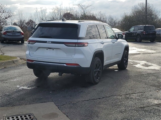 2022 Jeep Grand Cherokee Limited photo 3