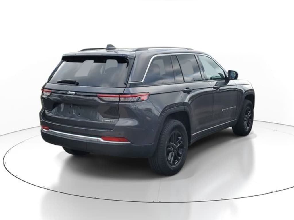 Used 2022 Jeep Grand Cherokee Laredo SUV