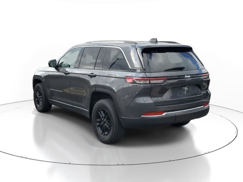 Used 2022 Jeep Grand Cherokee Laredo SUV