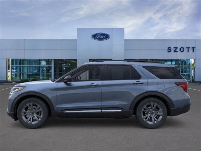 2025 Ford Explorer photo 3