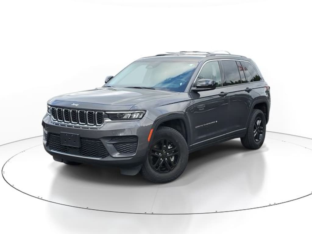 Used 2022 Jeep Grand Cherokee Laredo SUV