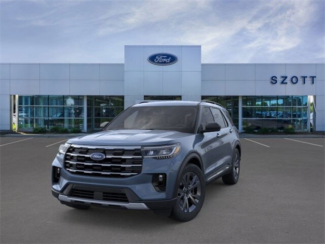 2025 Ford Explorer photo 2