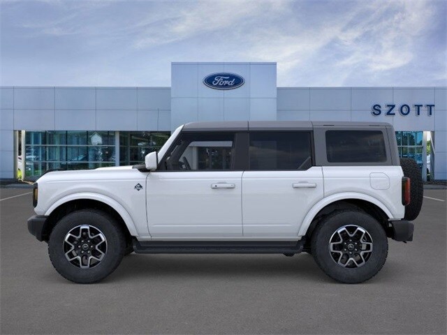 2025 Ford Bronco Outer Banks photo 3
