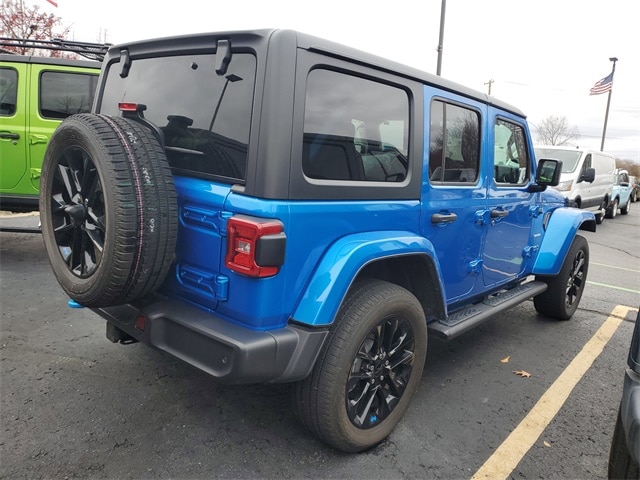 2023 Jeep Wrangler 4xe Sahara photo 3