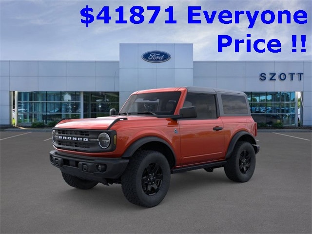 2023 Ford Bronco 2-Door Black Diamond's photo
