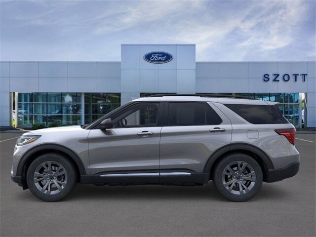 2025 Ford Explorer photo 2